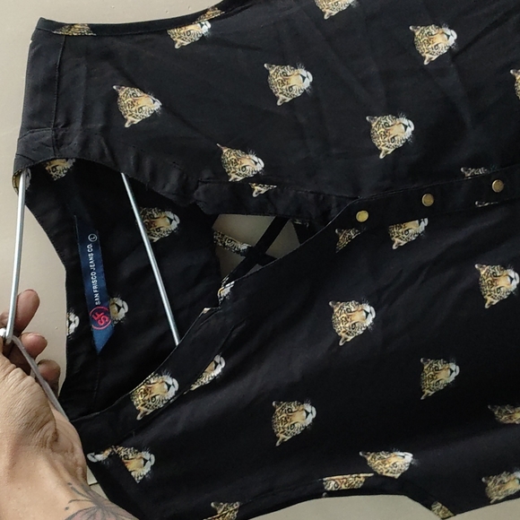 Branded SF cheetah top L - Picture 3 of 4